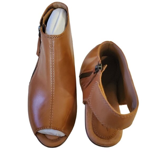 Earth Kristy Wide Brown Bootie Sandals, Peep Toe Shoes, 7.5 Wide - Picture 2 of 6